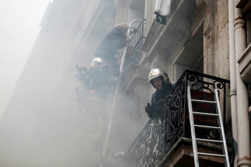 Explozie puternică într-o zonă turistică din Paris. Cel puțin 3 morți și zeci de răniți - Imaginea 7