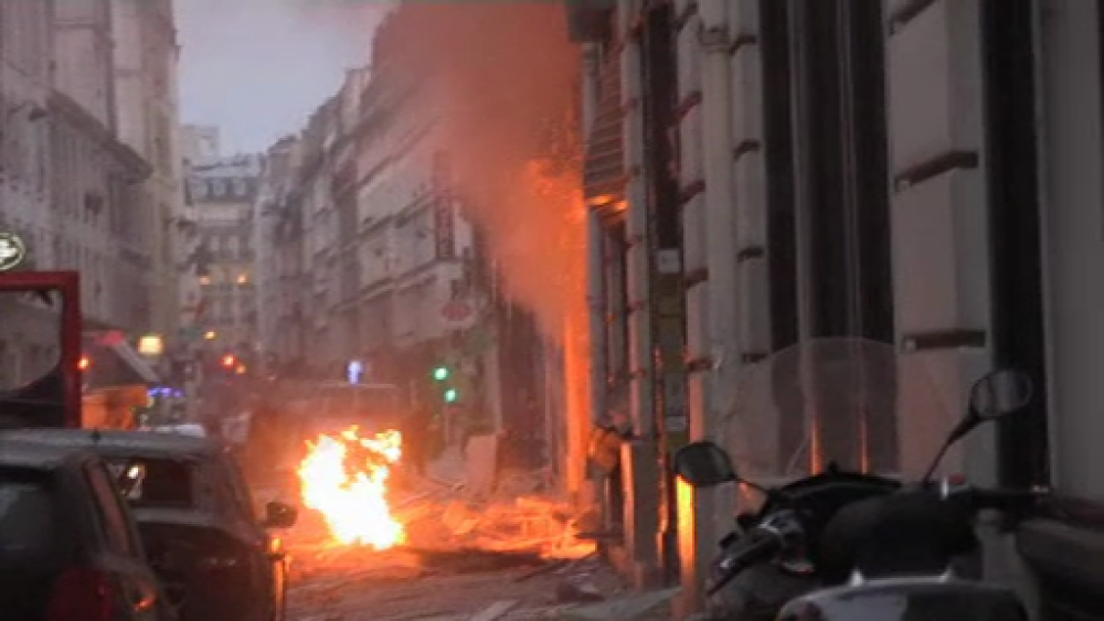 Explozie puternică într-o zonă turistică din Paris. Cel puțin 3 morți și zeci de răniți - Imaginea 10