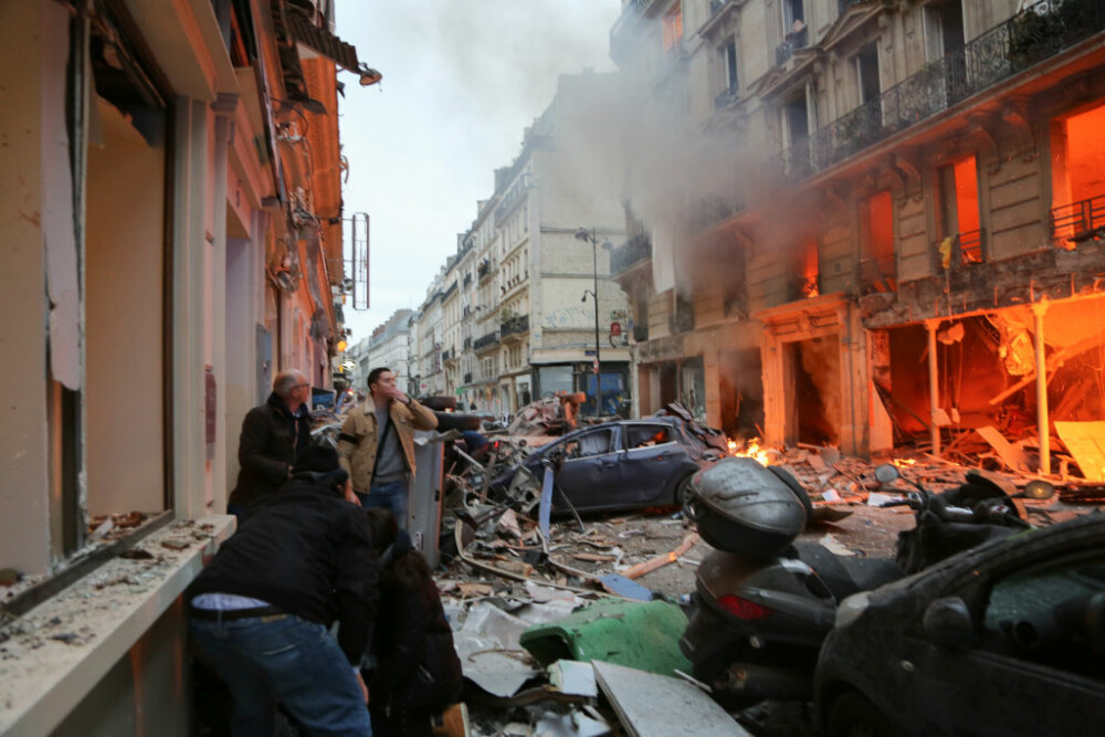 Explozie puternică într-o zonă turistică din Paris. Cel puțin 3 morți și zeci de răniți - Imaginea 11