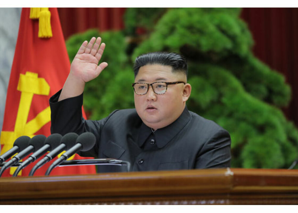 A fost Kim Jong Un înlocuit de o sosie? Dictatorul, filmat în 2017 alături de dublurile sale - Imaginea 3