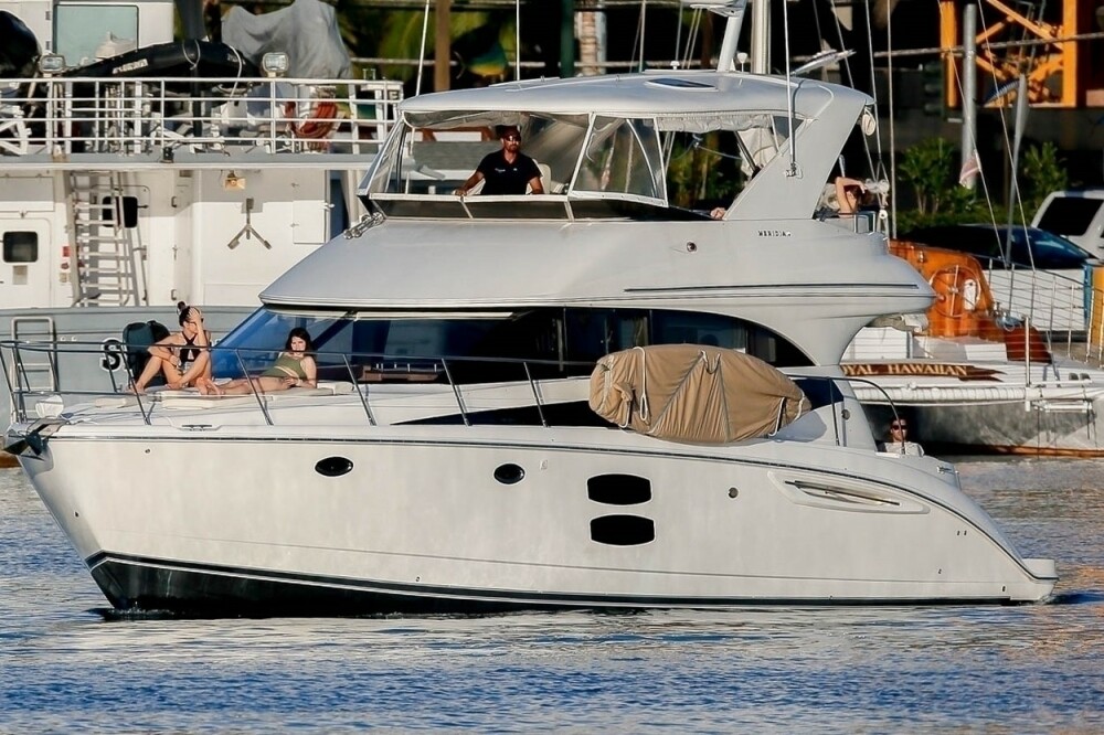 Selena Gomez surprinsă pe un iaht de lux din Hawaii. Cum arată acum artista - Imaginea 3
