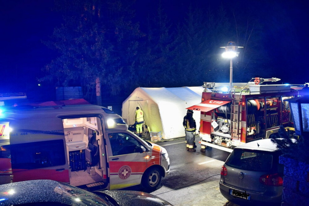 Carnagiu în Italia. 6 morți și 11 răniți după ce o mașină a intrat într-un grup de tineri - Imaginea 2