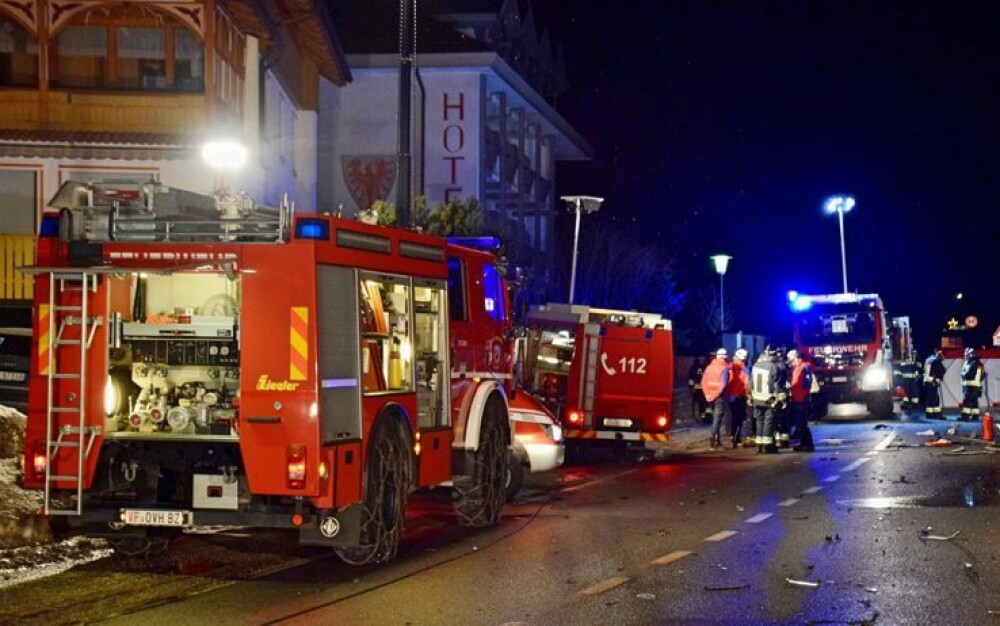 Carnagiu în Italia. 6 morți și 11 răniți după ce o mașină a intrat într-un grup de tineri - Imaginea 1