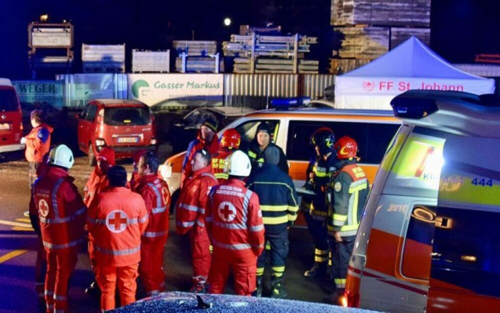 Carnagiu în Italia. 6 morți și 11 răniți după ce o mașină a intrat într-un grup de tineri - Imaginea 3
