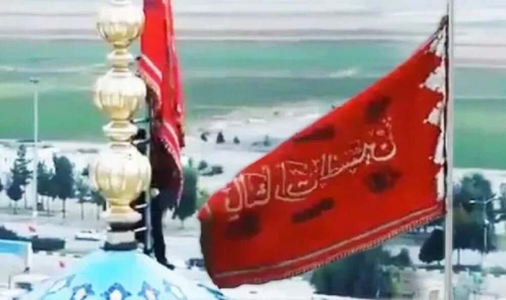 Semnul că Iranul se pregătește de război. Steagul arborat într-un loc sfânt - Imaginea 2