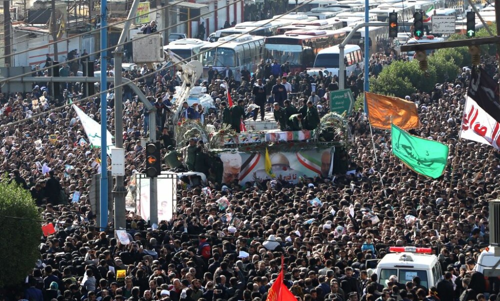 Generalul Soleimani, omagiat în Iran. Zeci de mii de oameni au invadat străzile - Imaginea 2