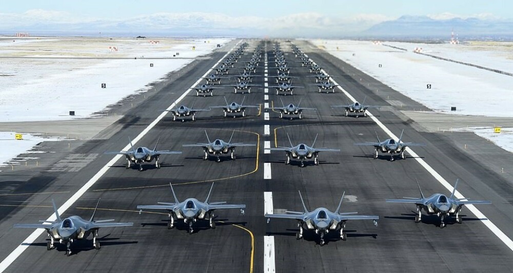 Forțele SUA își încordează mușchii. Exercițiu militar cu 52 de avioane de ultimă generație - Imaginea 4