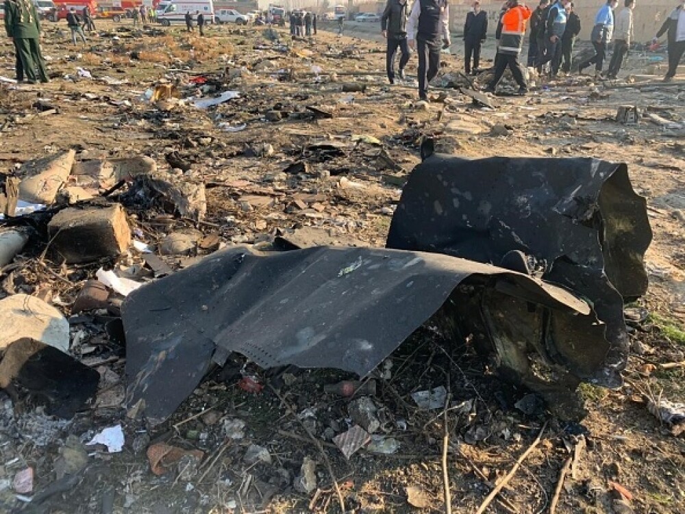 Avion ucrainean prăbușit în Iran. Imaginile filmate înainte de impactul cu solul - Imaginea 11