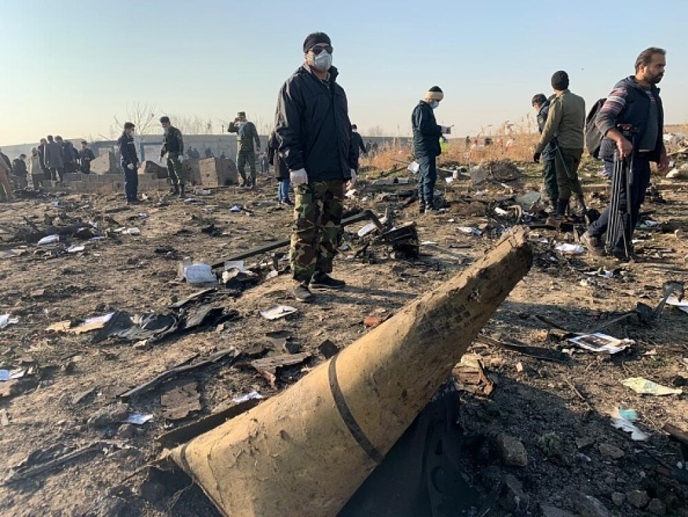 Imagini sfâșietoare de la locul prăbușirii avionului ucrainean în Iran. Ce s-a găsit - Imaginea 9