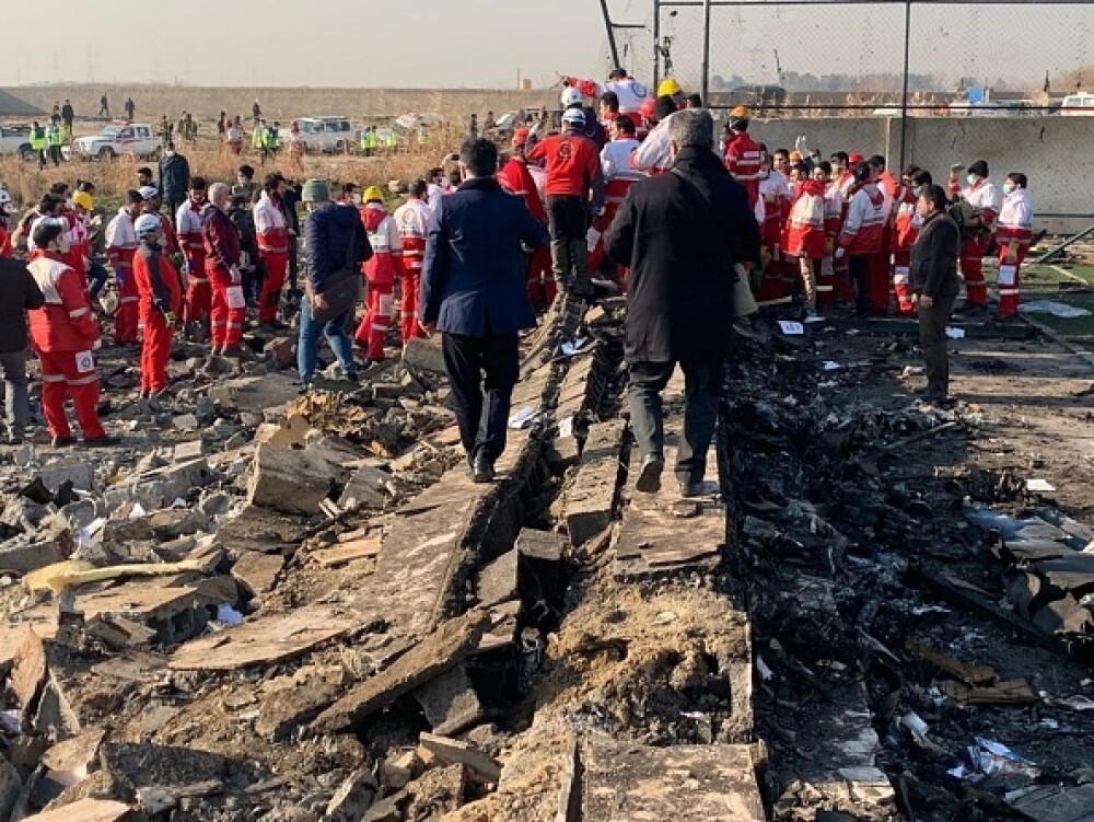 Imagini sfâșietoare de la locul prăbușirii avionului ucrainean în Iran. Ce s-a găsit - Imaginea 5