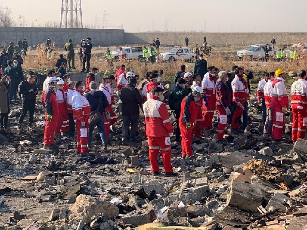 Imagini sfâșietoare de la locul prăbușirii avionului ucrainean în Iran. Ce s-a găsit - Imaginea 7