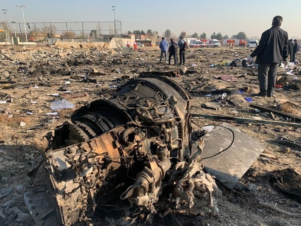 Imagini sfâșietoare de la locul prăbușirii avionului ucrainean în Iran. Ce s-a găsit - Imaginea 8