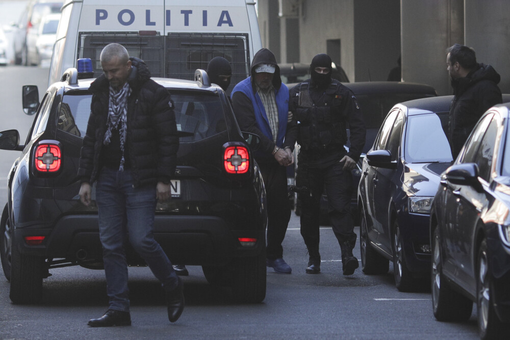 Gheorghe Dincă a fost scos din arest și dus la DIICOT. Cum arată acum - Imaginea 3