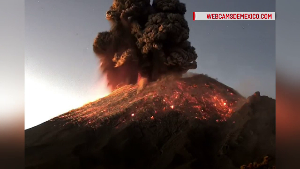 Erupție puternică a unui vulcan din Mexic. Lava a ajuns la 3 km deasupra craterului. VIDEO - Imaginea 1