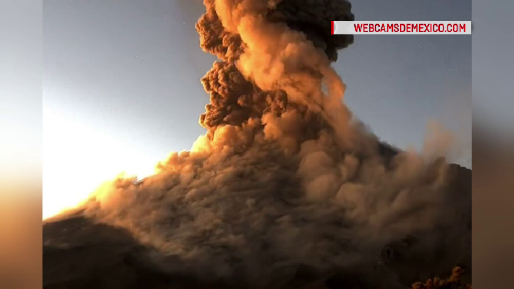 Erupție puternică a unui vulcan din Mexic. Lava a ajuns la 3 km deasupra craterului. VIDEO - Imaginea 2