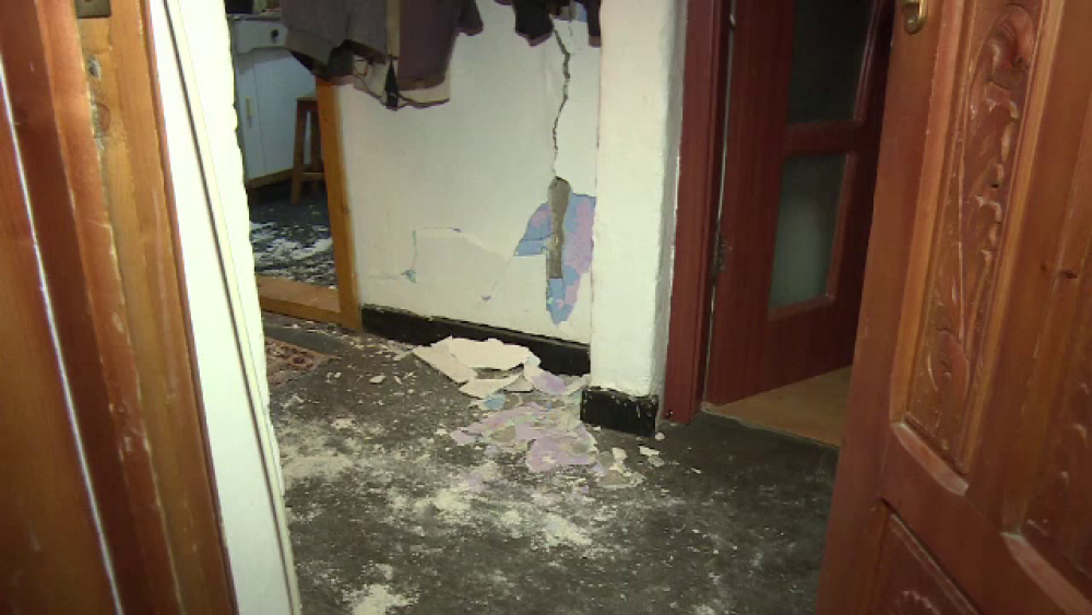 Explozie puternică într-un bloc din Dâmbovița, unde proprietarii „aveau sobă pe furtun” - Imaginea 1