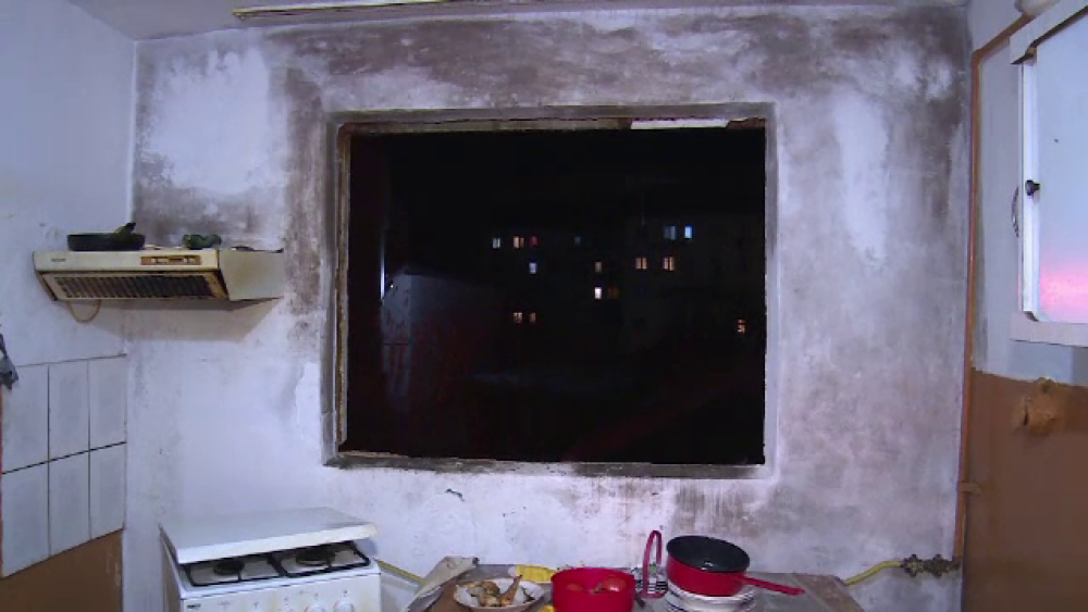 Explozie puternică într-un bloc din Dâmbovița, unde proprietarii „aveau sobă pe furtun” - Imaginea 3