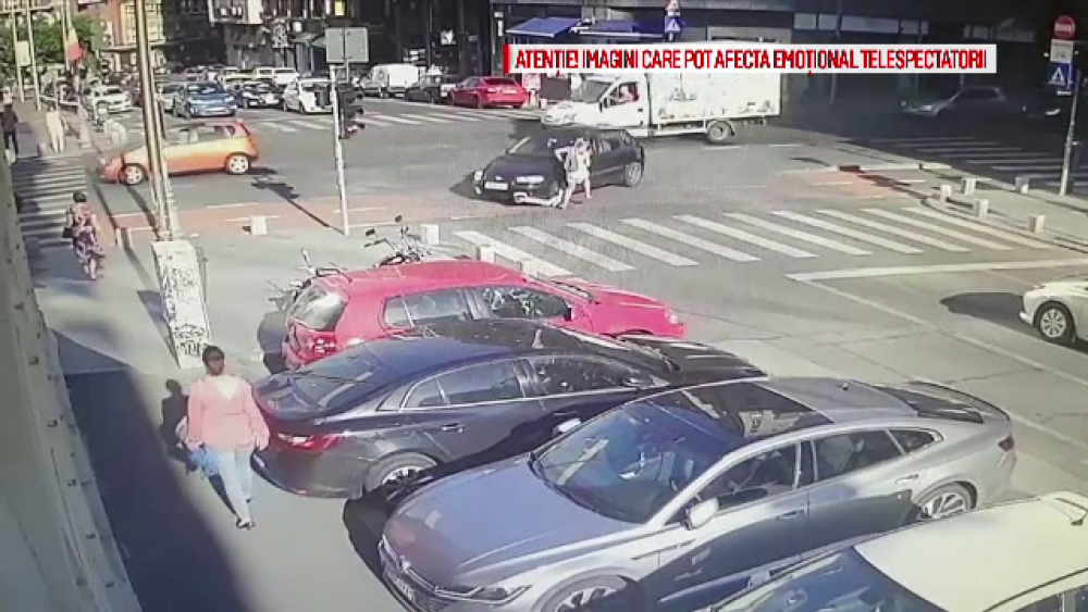 Momentul în care o tânără este lovită în timp ce mergea cu trotineta electrică. VIDEO - Imaginea 3