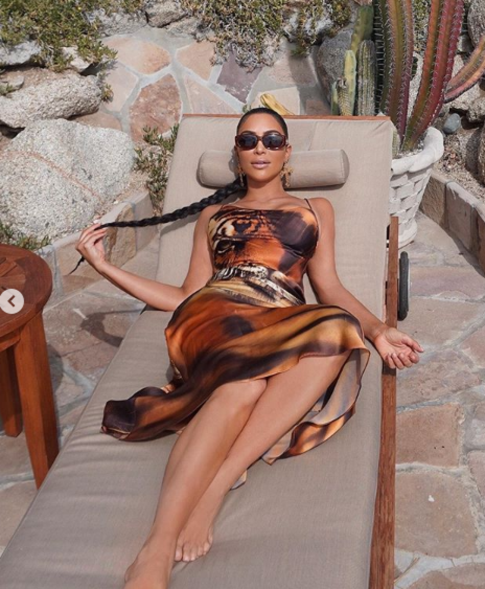 Pozele postate de Kim Kardashian care au impresionat internetul. Cum a fost surprinsă cu soțul ei - Imaginea 1