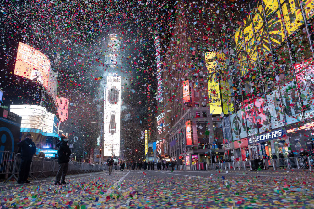 Revelion în contraste: Times Square aproape pustie - Petrecere cu mii de oameni la Wuhan - Imaginea 4