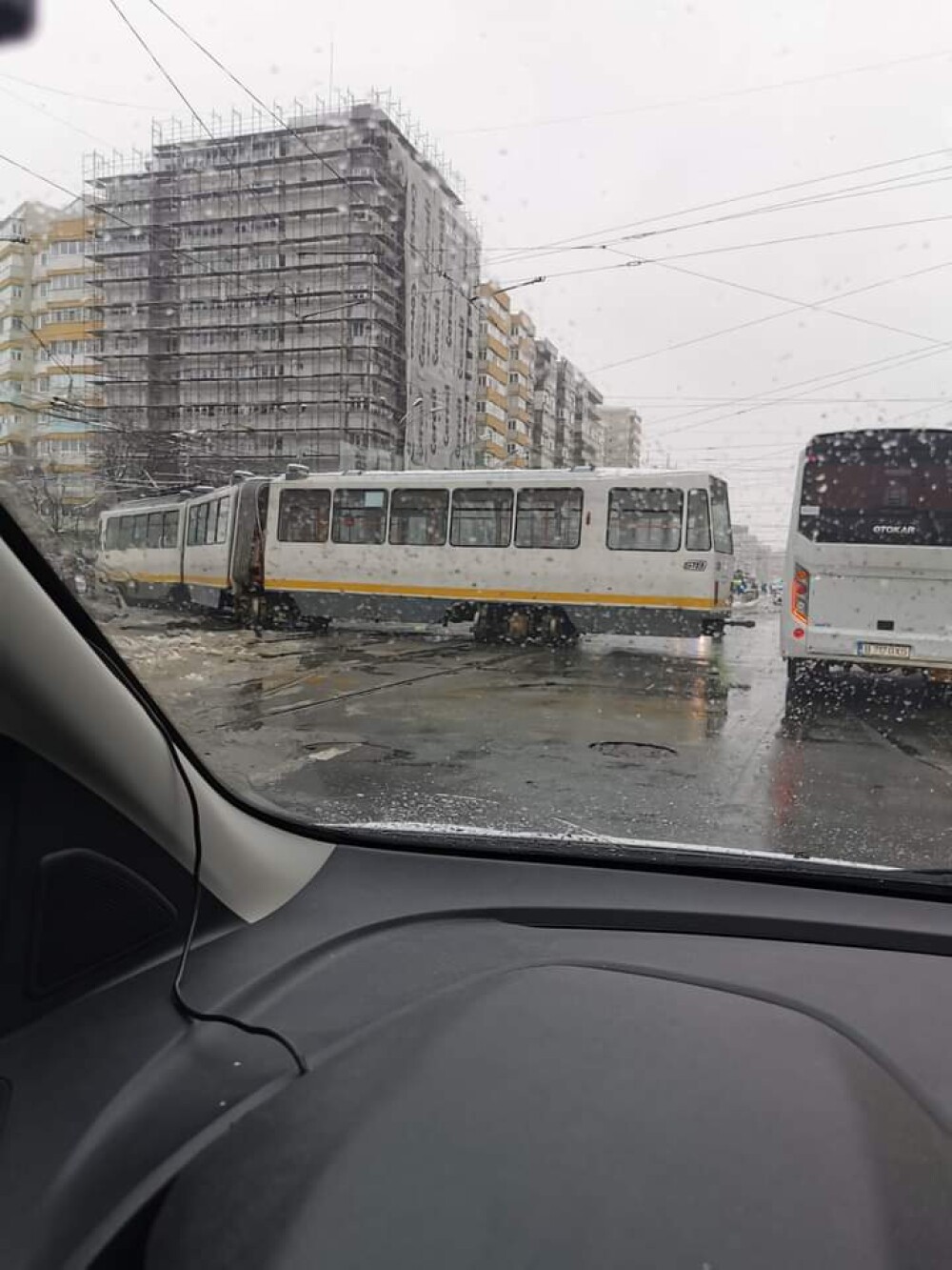 Un tramvai a deraiat în zona Colentina din București. Traficul a fost blocat - Imaginea 1