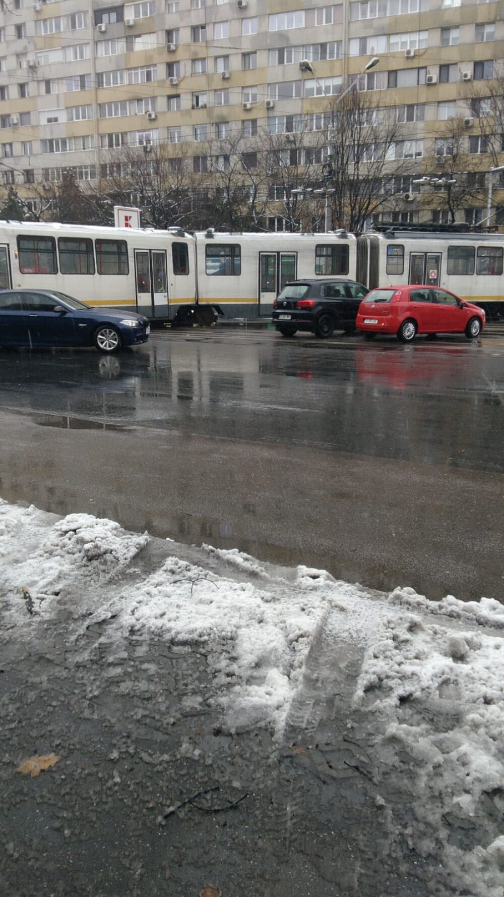 Un tramvai a deraiat în zona Colentina din București. Traficul a fost blocat - Imaginea 2