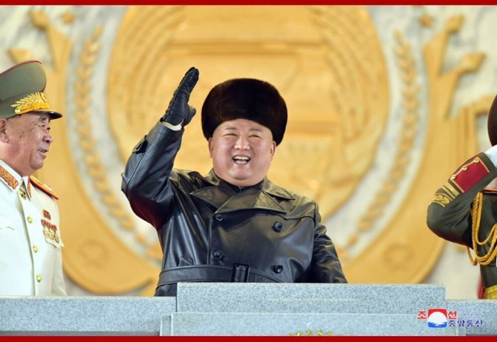 Paradă militară în Coreea de Nord cu prezentarea unui nou model de rachetă balistică - Imaginea 14