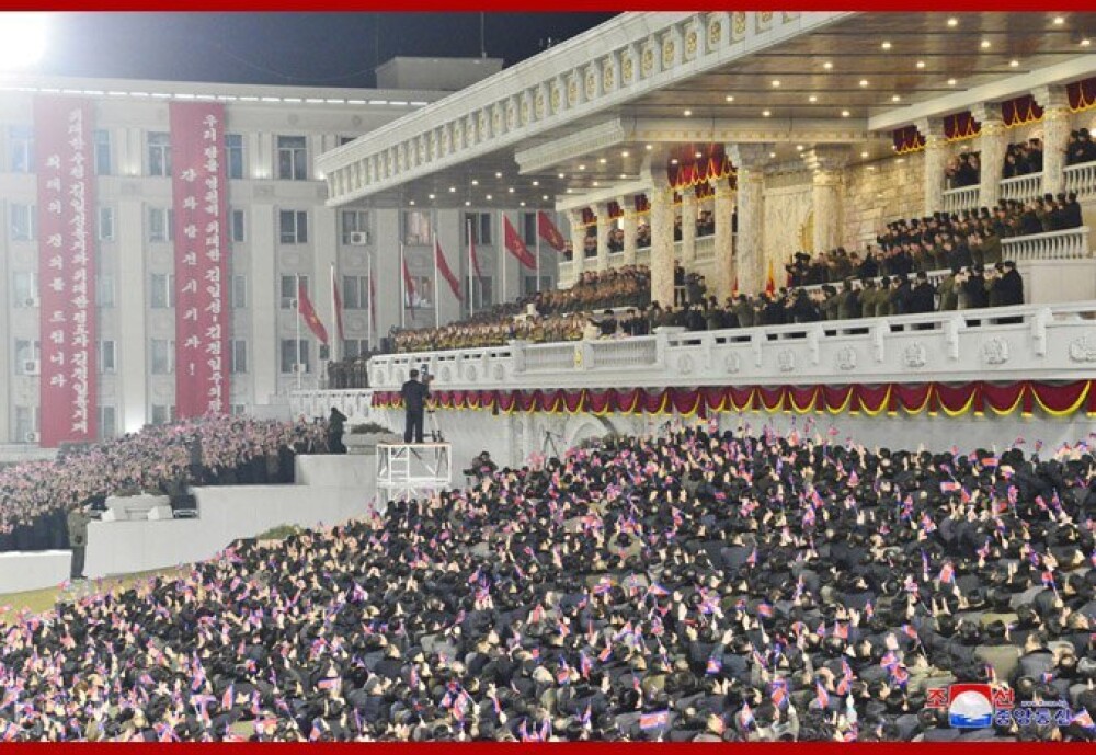 Paradă militară în Coreea de Nord cu prezentarea unui nou model de rachetă balistică - Imaginea 9