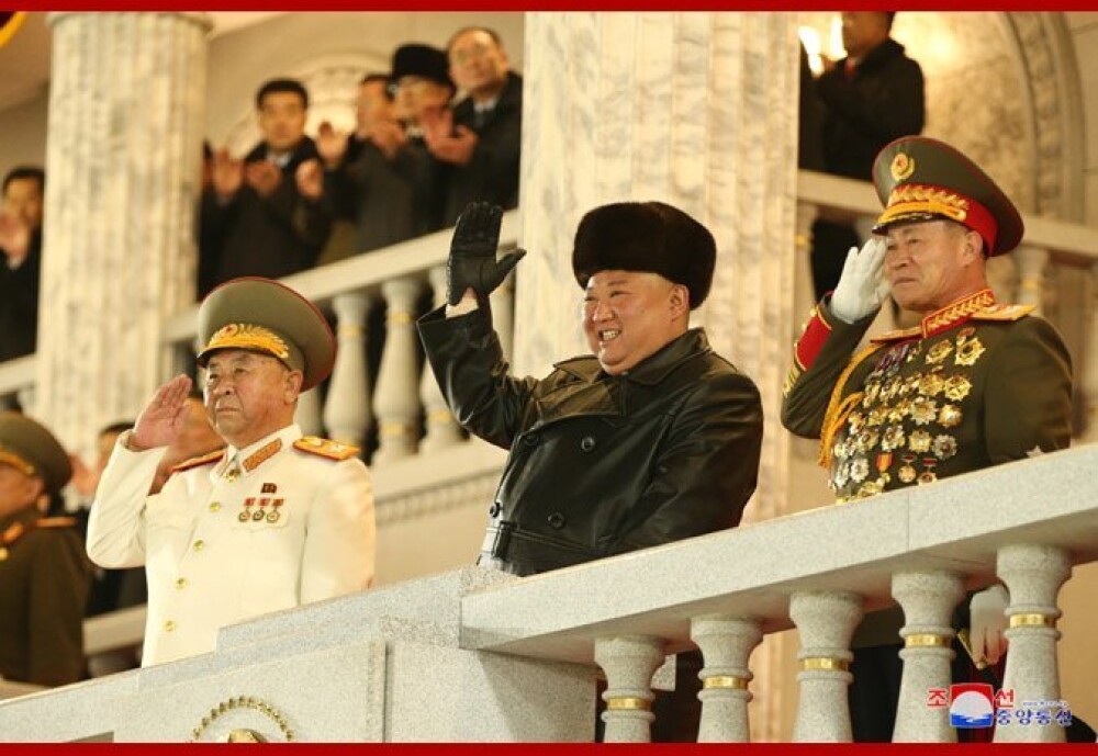 Paradă militară în Coreea de Nord cu prezentarea unui nou model de rachetă balistică - Imaginea 4