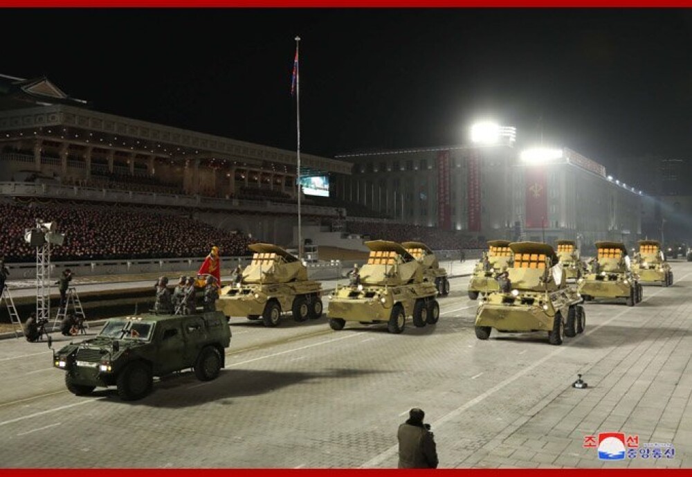 Paradă militară în Coreea de Nord cu prezentarea unui nou model de rachetă balistică - Imaginea 3