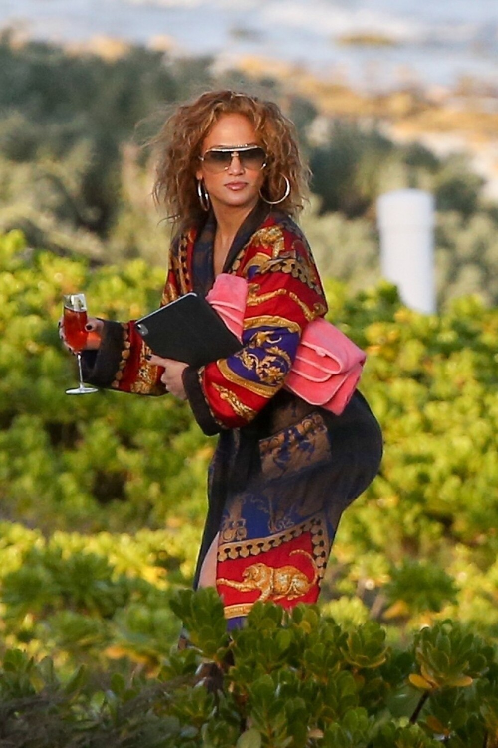 Jennifer Lopez a întors toate privirile pe plajă. Ipostaza inedită în care a apărut vedeta. GALERIE FOTO - Imaginea 6