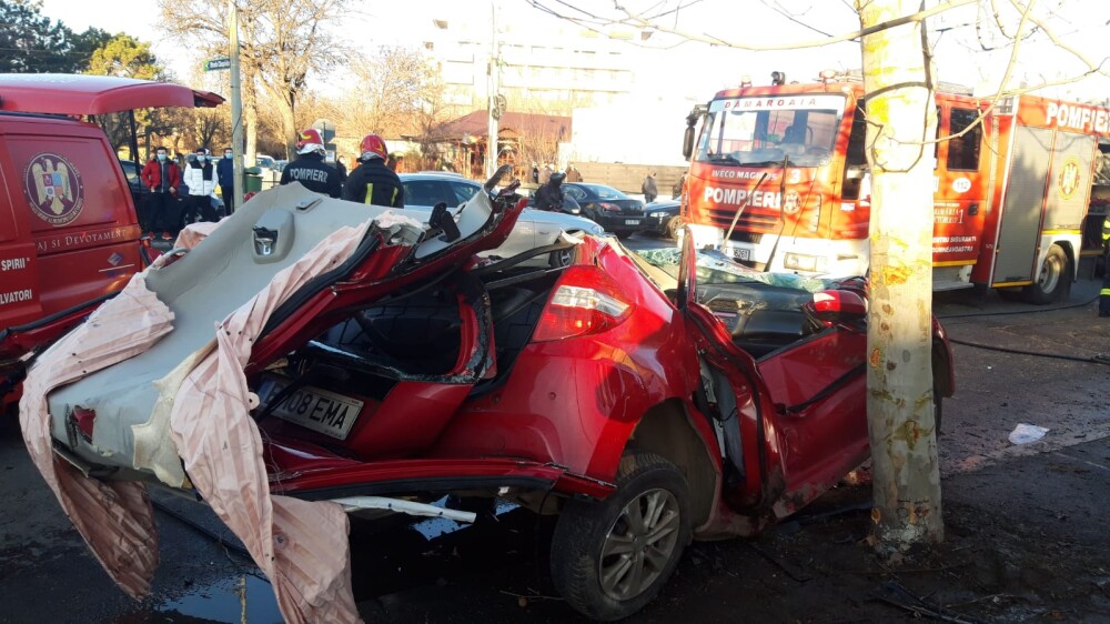 Trei adulţi şi doi copii, răniţi într-un accident produs în Capitală - Imaginea 1