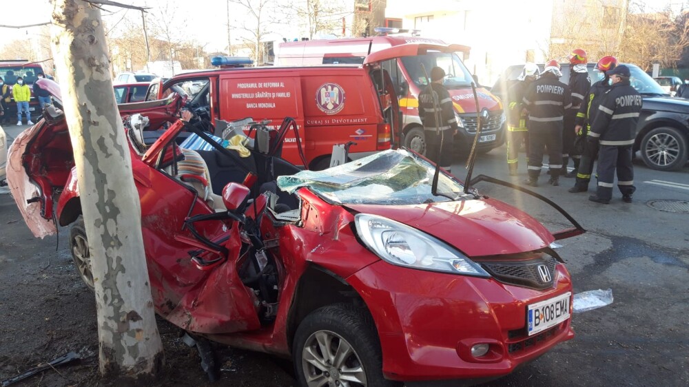 Trei adulţi şi doi copii, răniţi într-un accident produs în Capitală - Imaginea 2