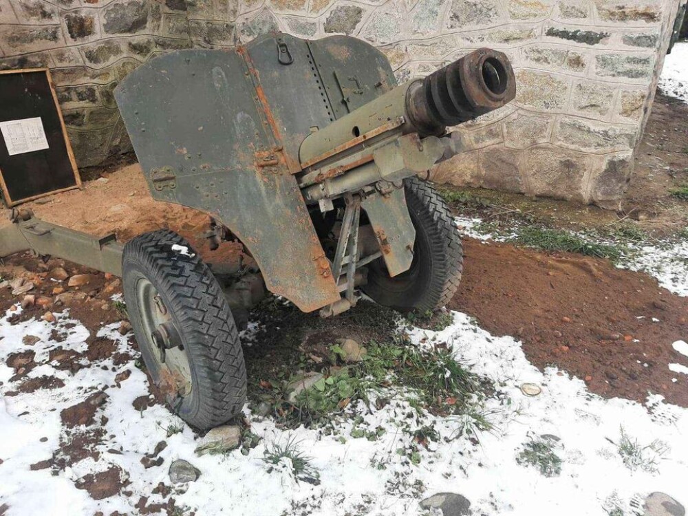 Un craiovean a vândut pe Facebook un tun din Al Doilea Război Mondial. Cât a cerut pe el GALERIE FOTO - Imaginea 1
