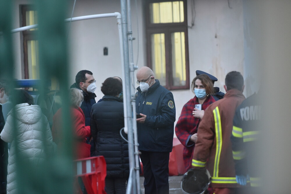 Primele imagini după incendiul de la Matei Balș. Corpul de control al prim-ministrului a început verificările - Imaginea 9