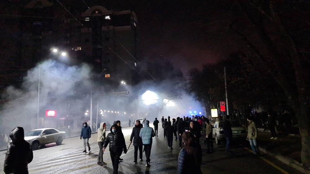 Stare de urgență în Kazahstan. Protestatarii au pătruns în clădirea guvernului - Imaginea 2