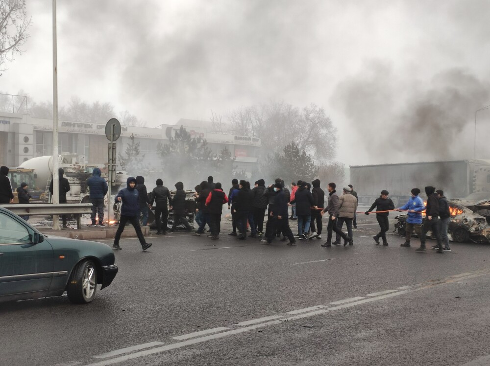 Stare de urgență în Kazahstan. Protestatarii au pătruns în clădirea guvernului - Imaginea 3