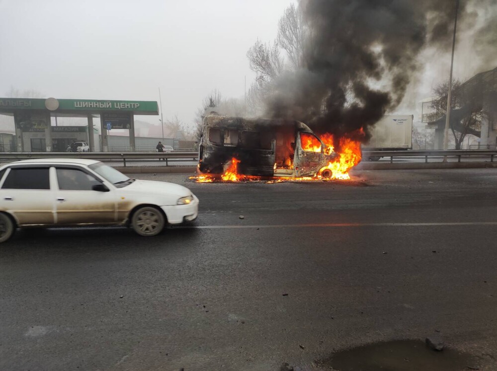 Stare de urgență în Kazahstan. Protestatarii au pătruns în clădirea guvernului - Imaginea 4