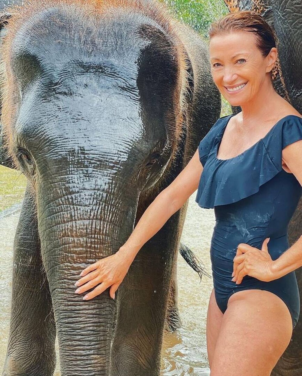 Actrița Jane Seymour (70 de ani), în vacanță în Thailanda. A vizitat un sanctuar de elefanți și a fost impresionată - Imaginea 2