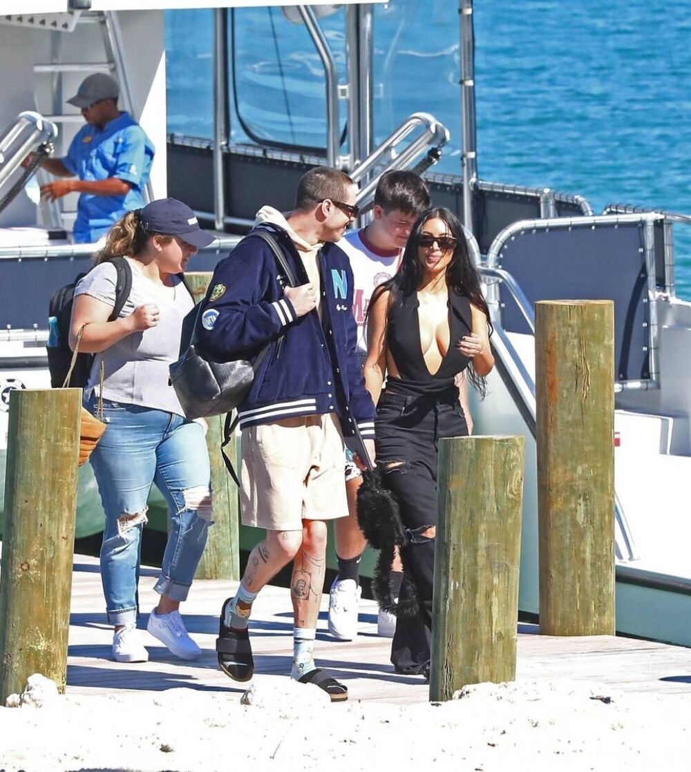 GALERIE FOTO Kim Kardashian, surprinsă în vacanța din Bahamas alături de noul ei iubit - Imaginea 2