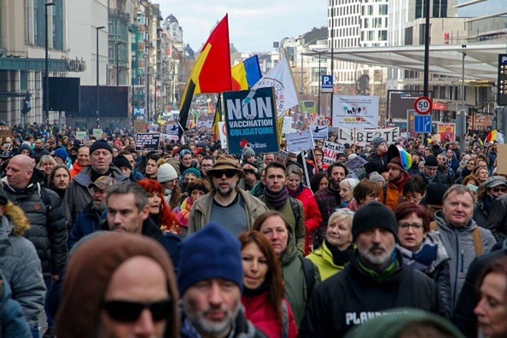 Manifestaţie la Bruxelles împotriva măsurilor sanitare, cu cel puțin 5.000 de persoane. FOTO&VIDEO - Imaginea 5