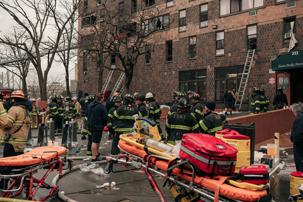 Incendiu devastator într-un bloc din New York. 19 oameni au murit, între care și 9 copii - Imaginea 3