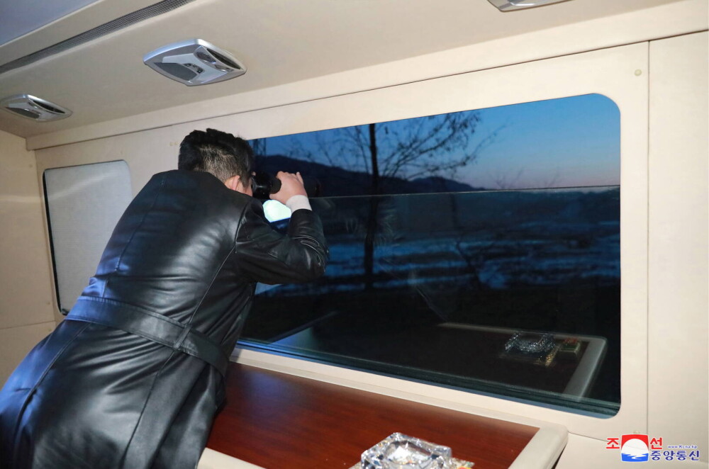 Reacția sud-coreenilor după ce Kim Jong Un a testat cu succes o rachetă hipersonică. A lovit o țintă la 1.000 de km distanță - Imaginea 2