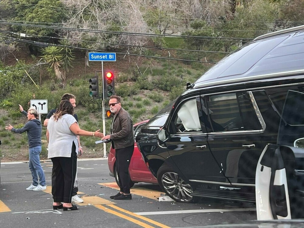 Arnold Schwarzenegger, implicat într-un accident cu 4 maşini la Los Angeles. O persoană a ajuns la spital - Imaginea 2