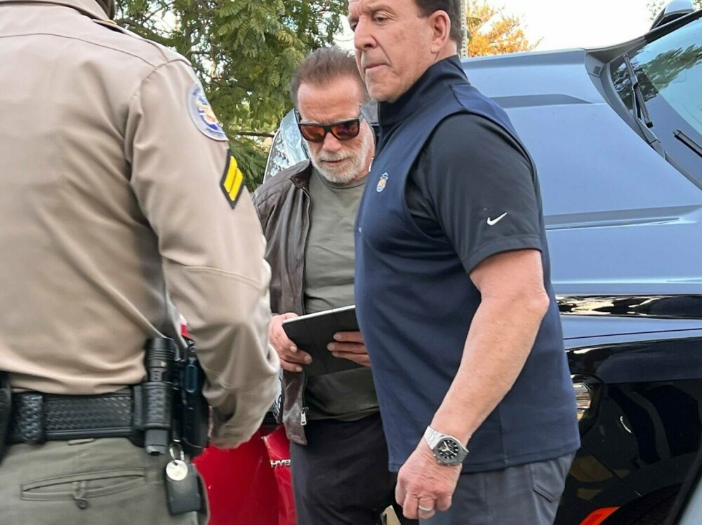 Arnold Schwarzenegger, implicat într-un accident cu 4 maşini la Los Angeles. O persoană a ajuns la spital - Imaginea 4
