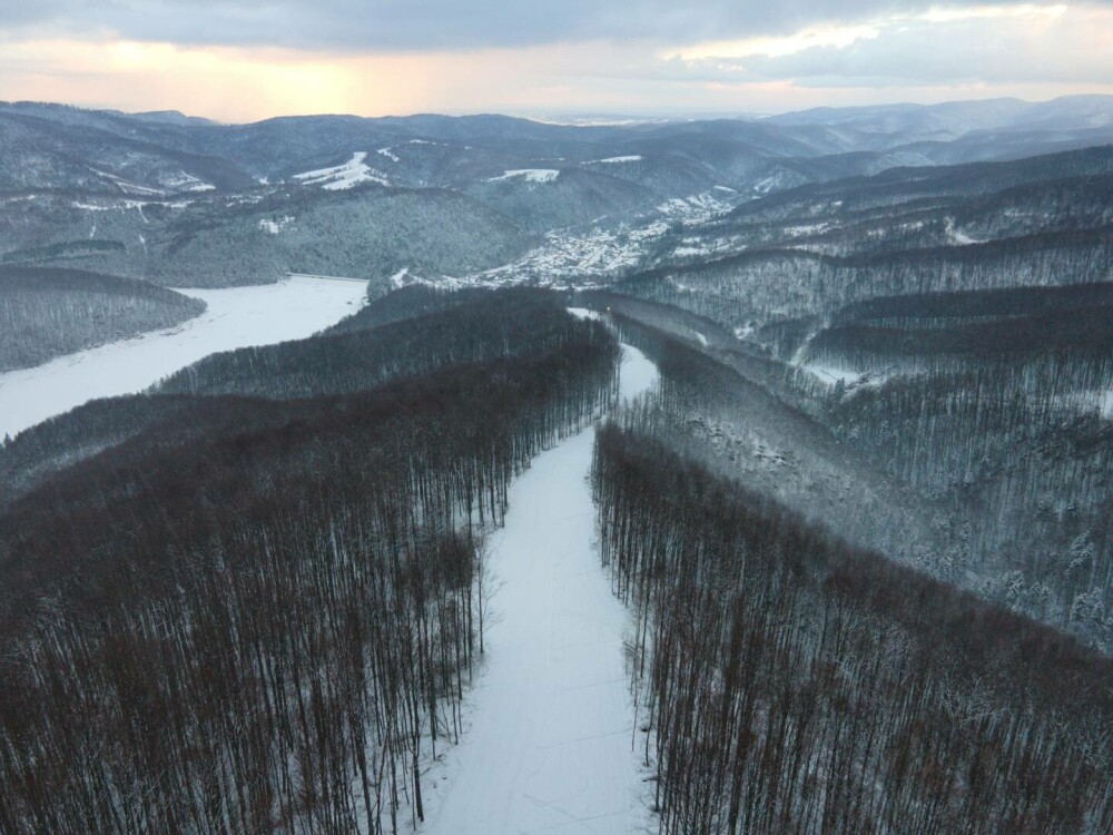 GALERIE FOTO Se deschide cea mai lungă pârtie de schi din România - Imaginea 6