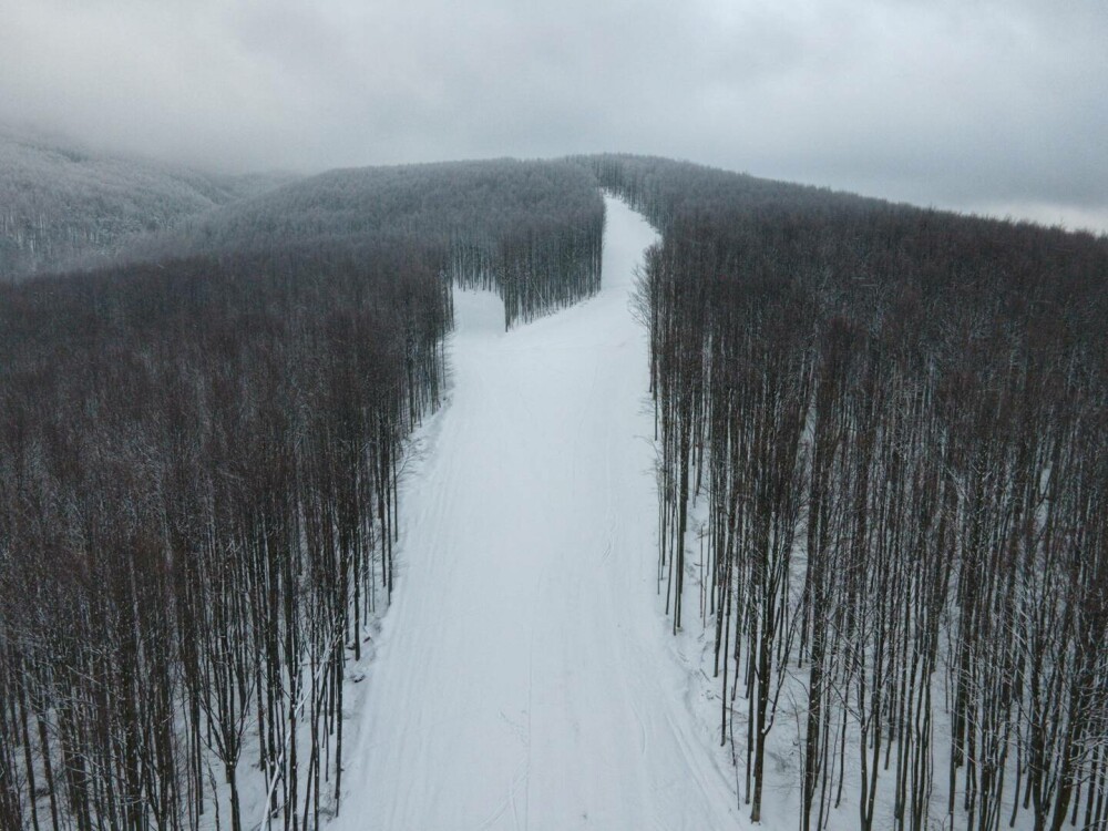 GALERIE FOTO Se deschide cea mai lungă pârtie de schi din România - Imaginea 3