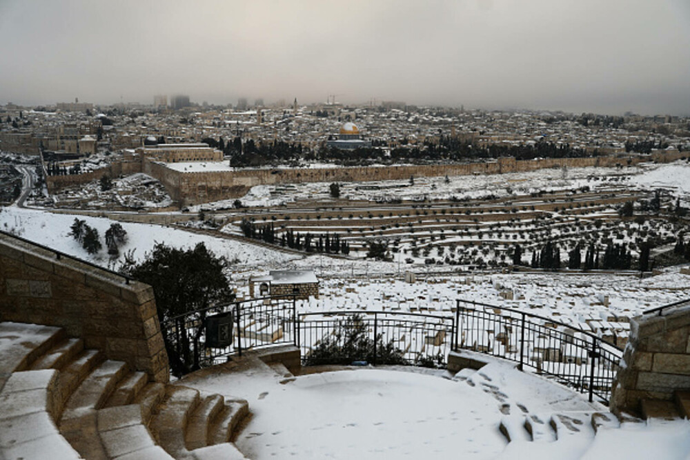 Fenomen rar în Israel: Zăpada a acoperit străzile din Ierusalim şi Cisiordania. FOTO și VIDEO - Imaginea 11