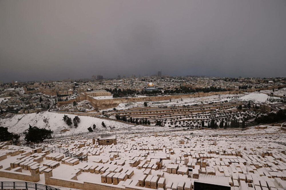 Fenomen rar în Israel: Zăpada a acoperit străzile din Ierusalim şi Cisiordania. FOTO și VIDEO - Imaginea 13