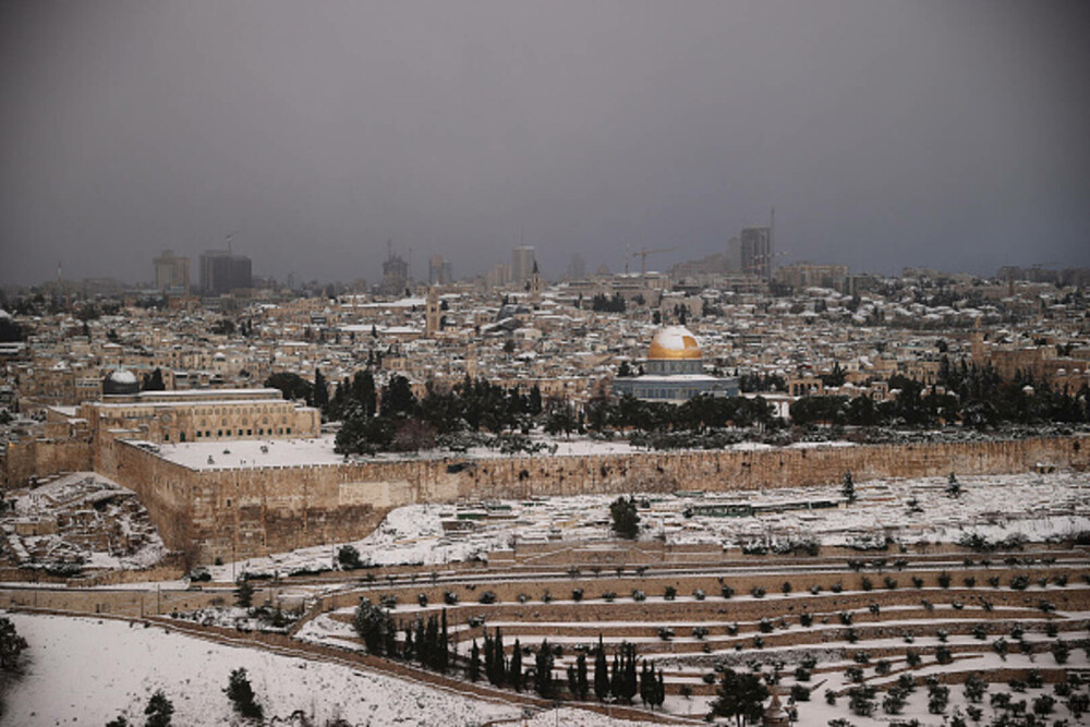 Fenomen rar în Israel: Zăpada a acoperit străzile din Ierusalim şi Cisiordania. FOTO și VIDEO - Imaginea 17